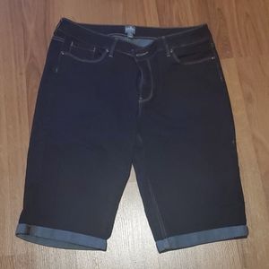 Jeans 82% cotton, 17% polyester, 1% spandex